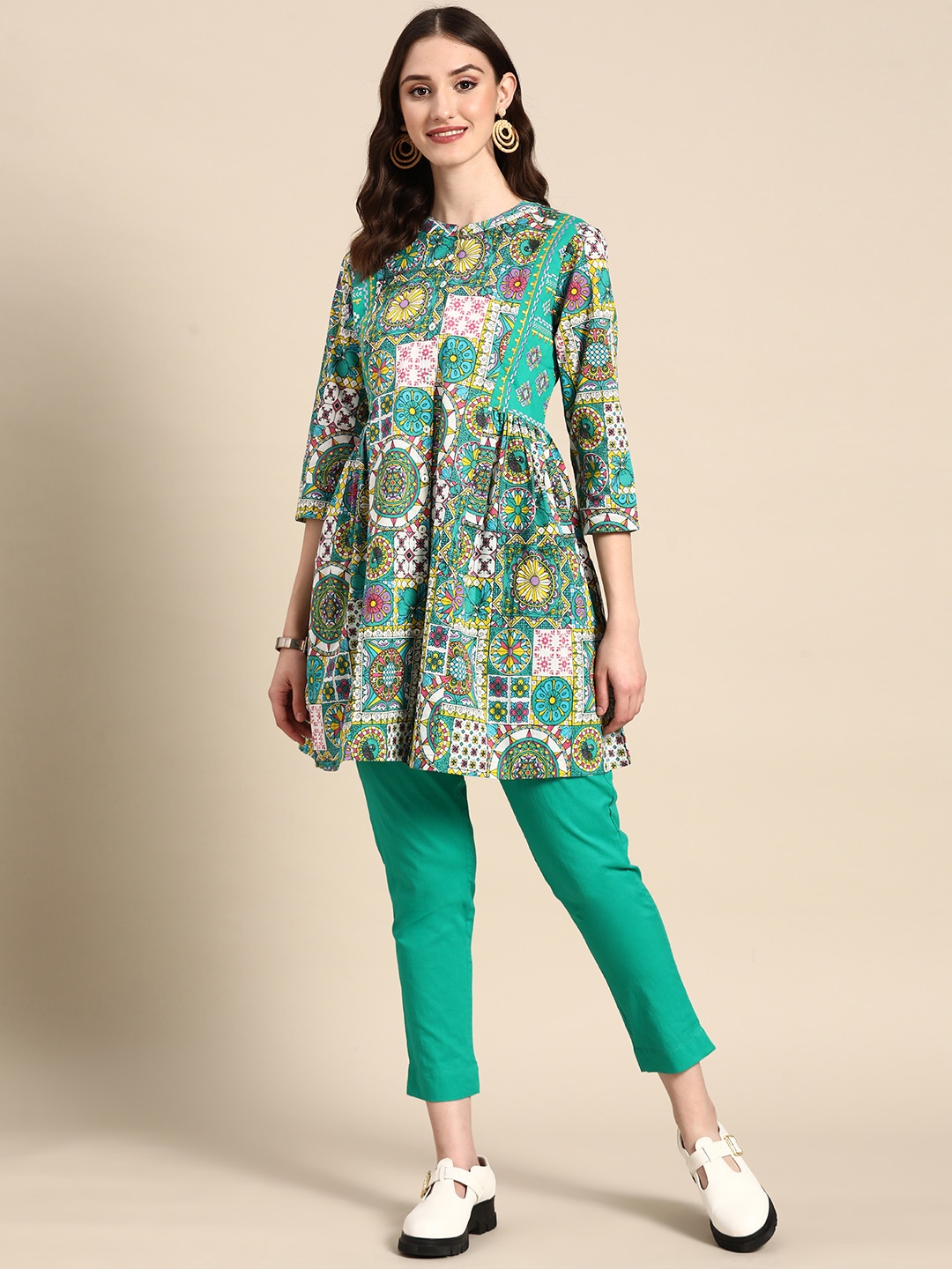 

Sangria Women Ethnic Motifs Printed Panelled Pure Cotton Kurta with Trousers, Green