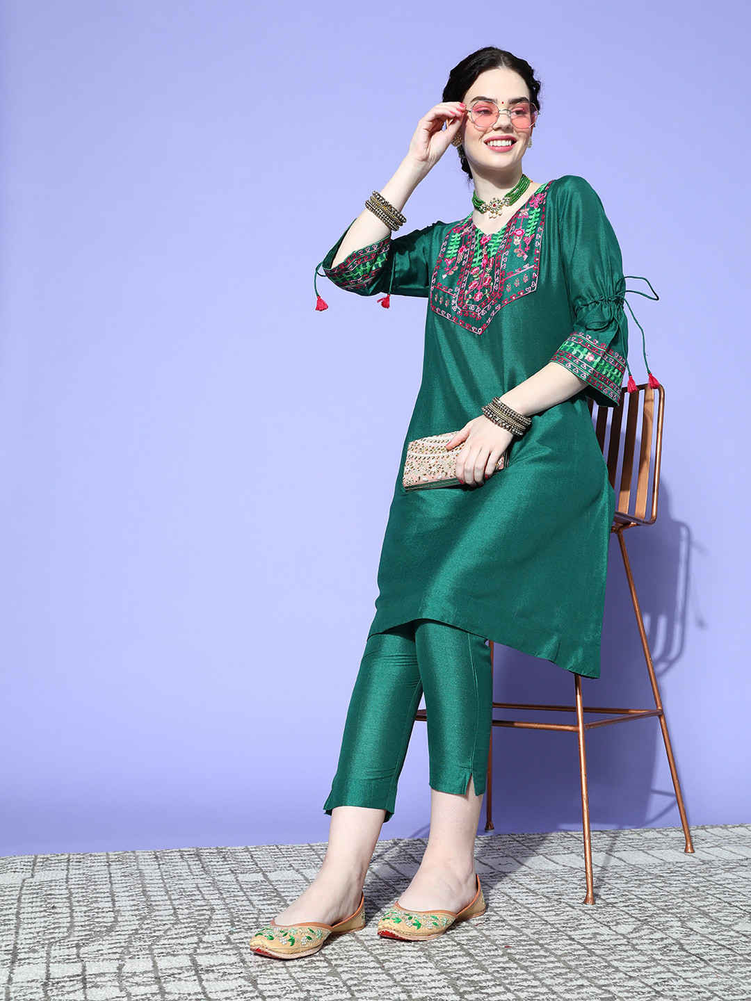 

Sangria Women Floral Viscose Rayon Fluid Tie-Up Kurta Set, Green