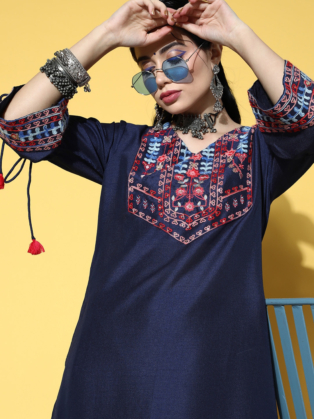 Sangria Women Floral Viscose Rayon Fluid Tie-Up Kurta Set, Navy blue