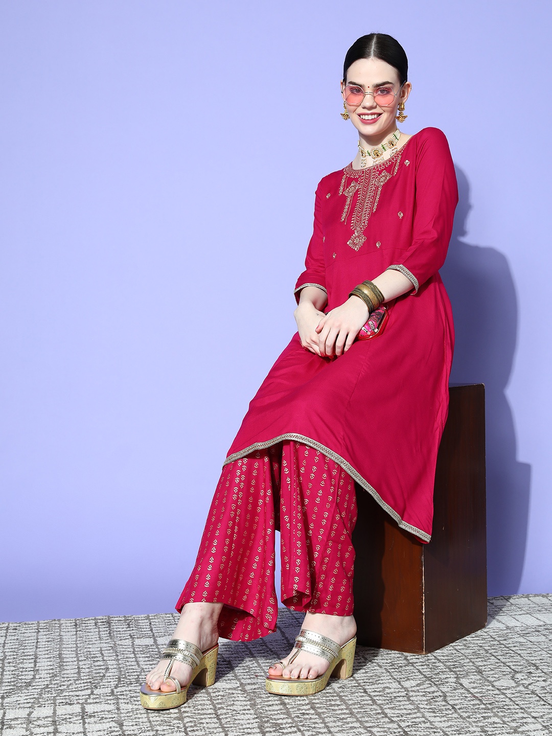 

Sangria Women Ethnic Motifs Viscose Rayon Hyper Texture Kurta Set, Pink