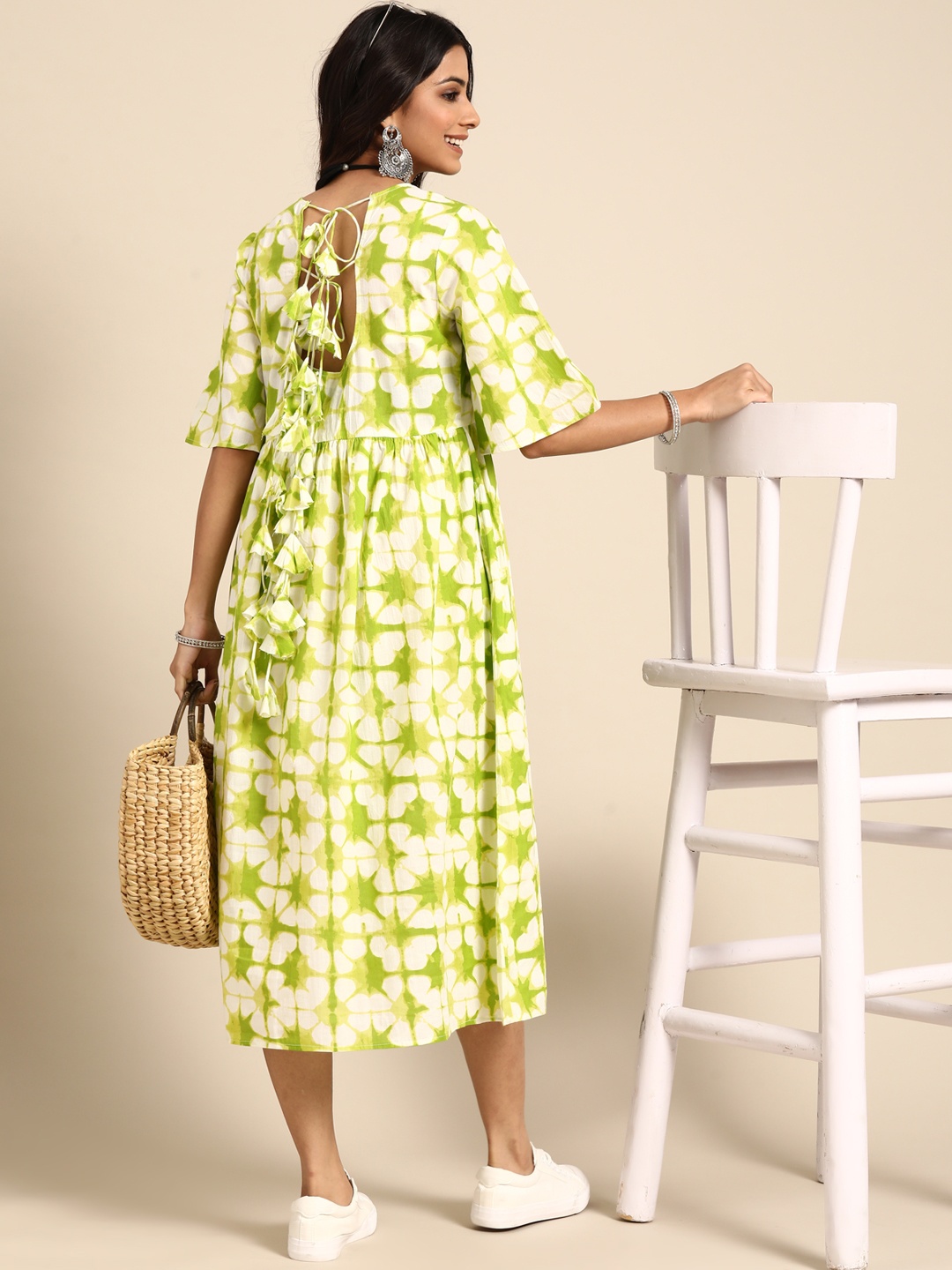 

Sangria Women White and Green Pure Cotton Printed A-line Dress