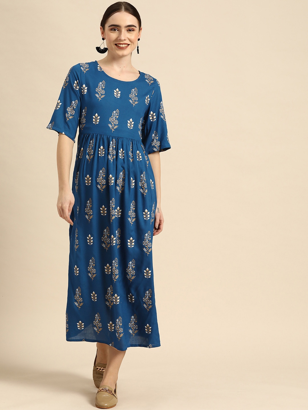 

Sangria Navy Blue & White Floral Ethnic Maxi Dress