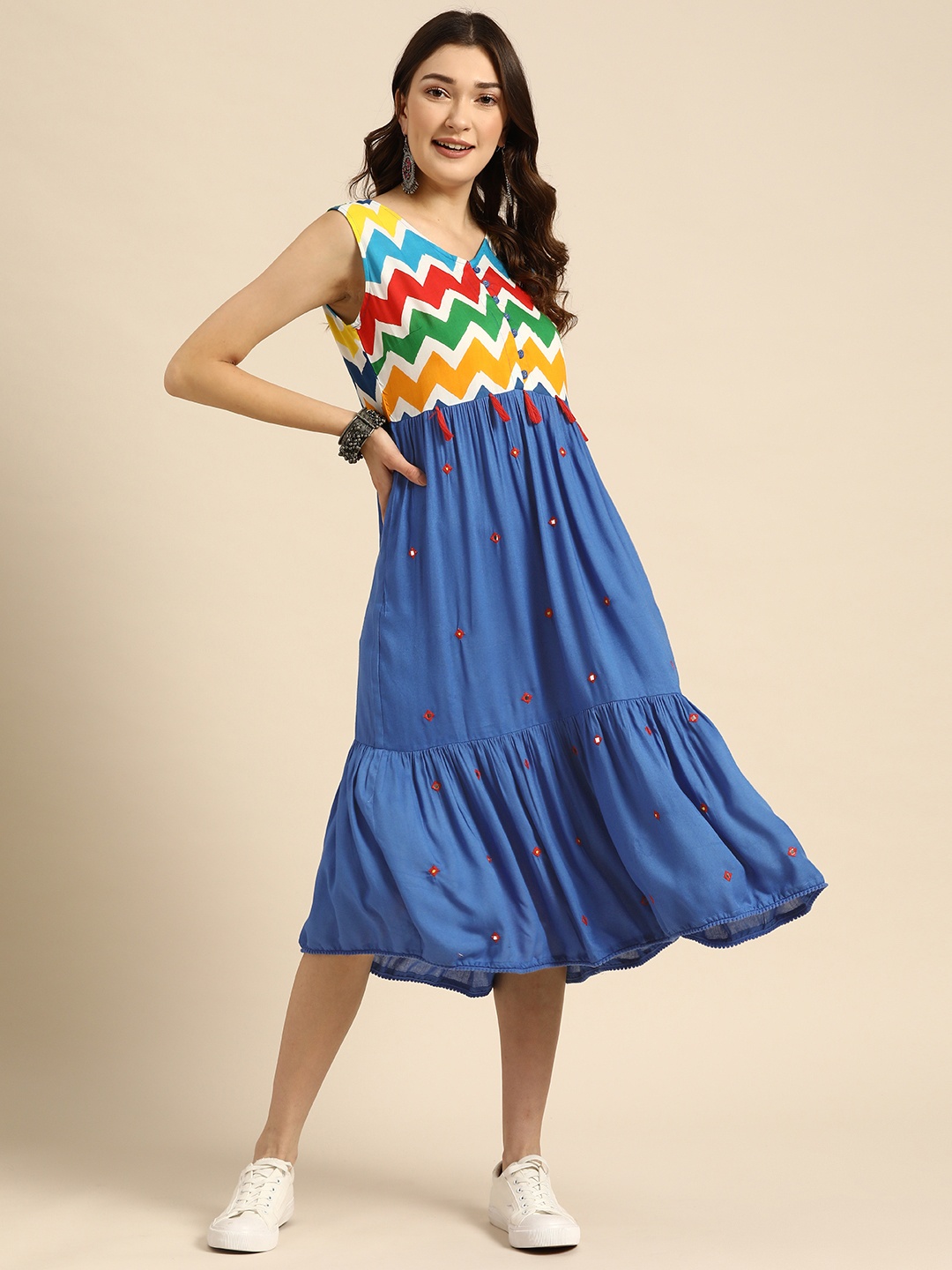 

Sangria Women Blue & White Chevron Print A-Line Tiered Dresses