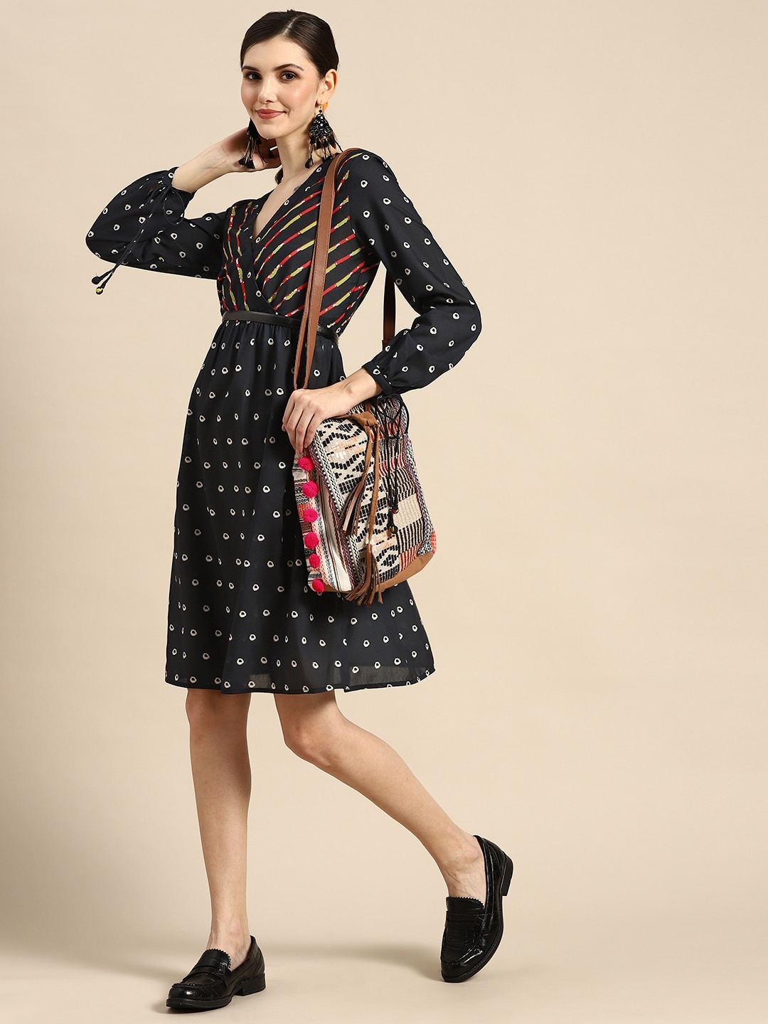 

Sangria Women Black Pure Cotton Bandhani Print Wrap Dress