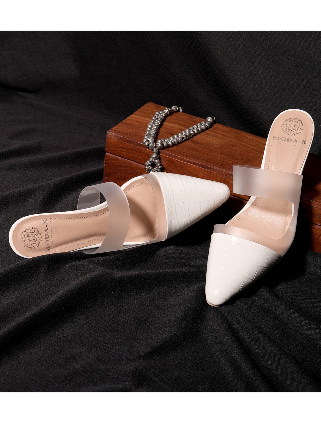 

MODA-X White Mules