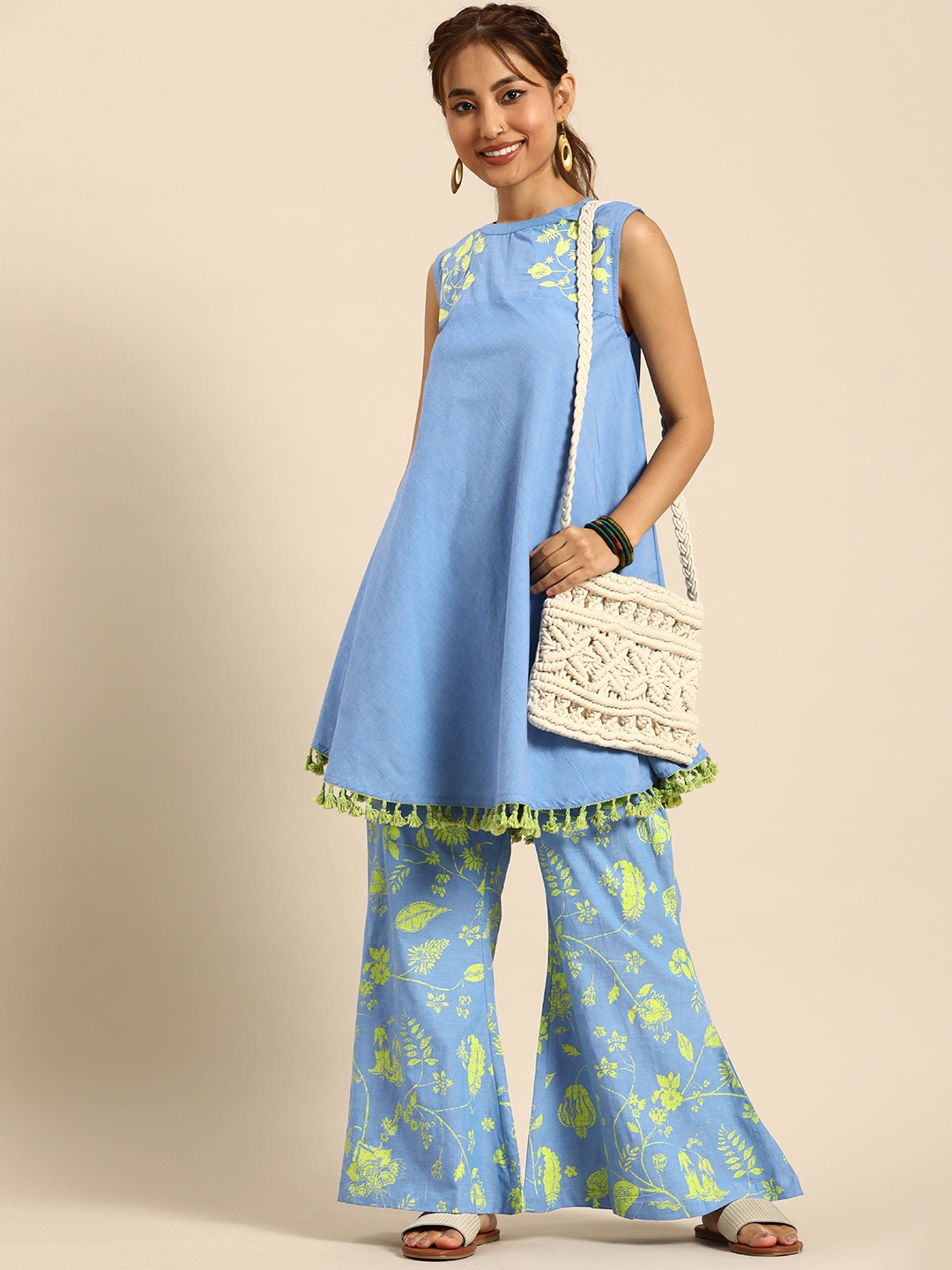 

Sangria Women Floral Printed Thread Work Pure Cotton Kurti with Palazzos, Blue