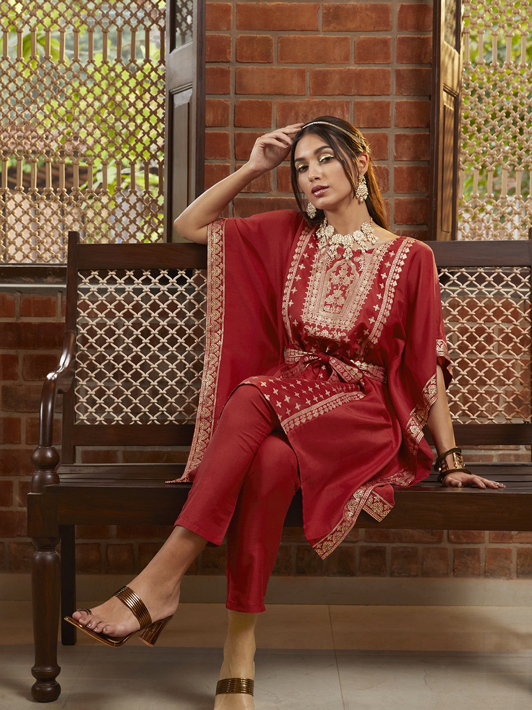 

Sangria Women Maroon Ethnic Motifs Printed Kurta with Trousers