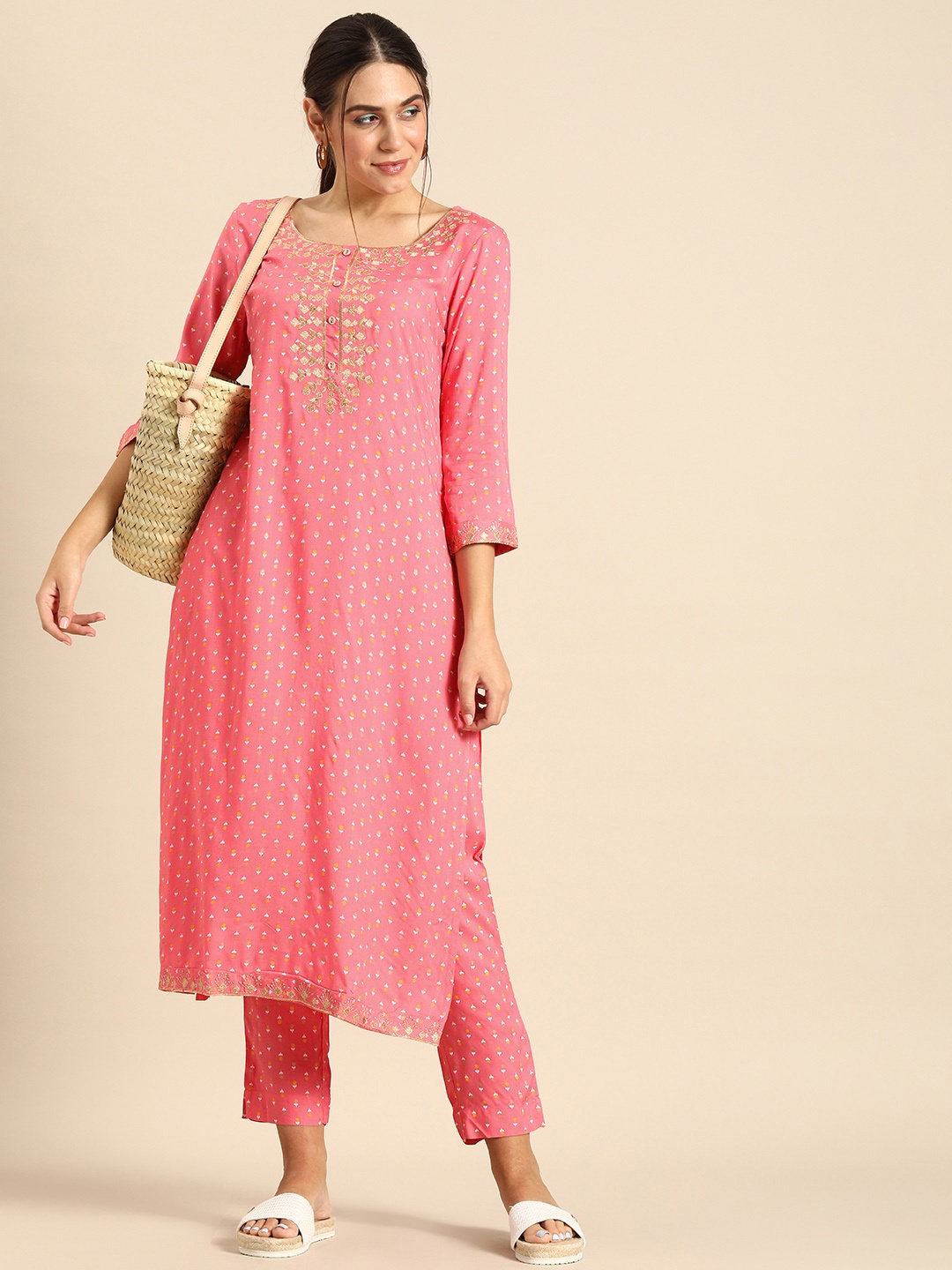 

Sangria Women Peach-Coloured Ethnic Motifs Printed Thread Work Kurta with Trousers