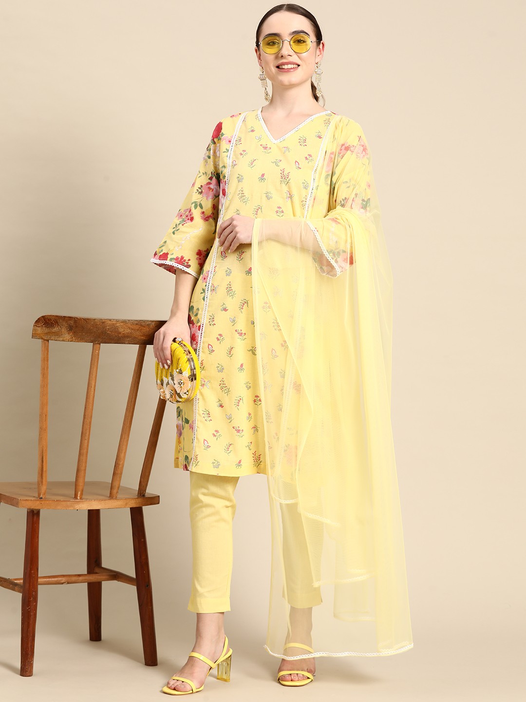 

Sangria Floral Print Straight Kurta with Trousers and Dupatta, Yellow