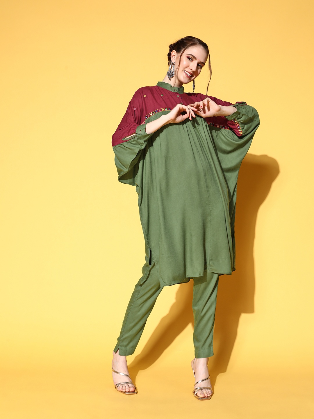 

Sangria Women Colourblocked Viscose Rayon Sleeve Bounce Kurta Set, Olive