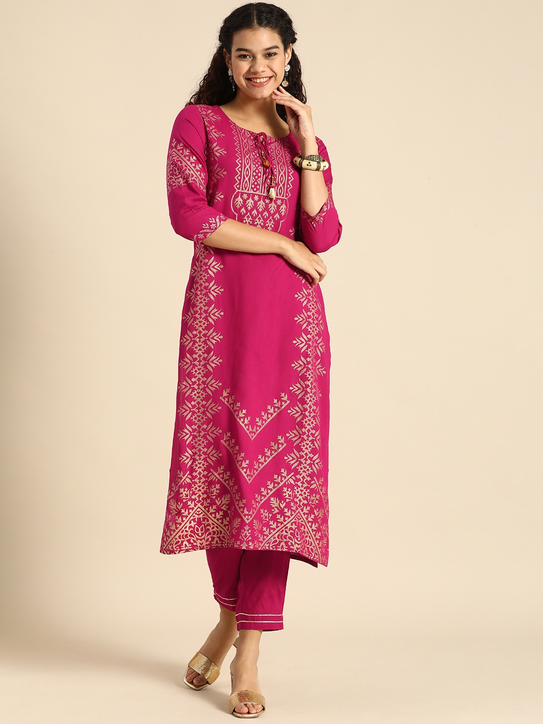 

Sangria Women Pink & Gold-Toned Ethnic Motifs Printed Kurta with Trousers