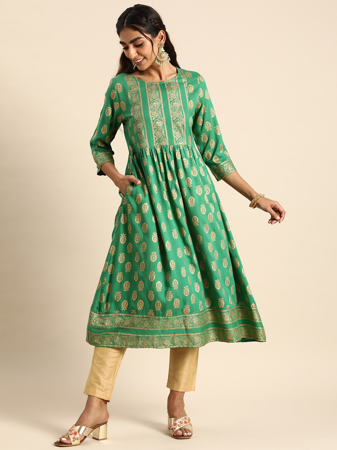 

Sangria Women Green & Gold-Toned Ethnic Motifs Printed Anarkali Kurta