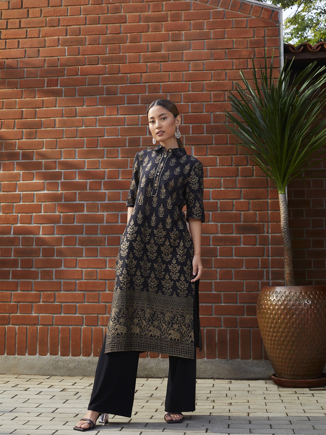 

Sangria Women Black & Golden Ethnic Motifs Printed Pure Cotton Kurta