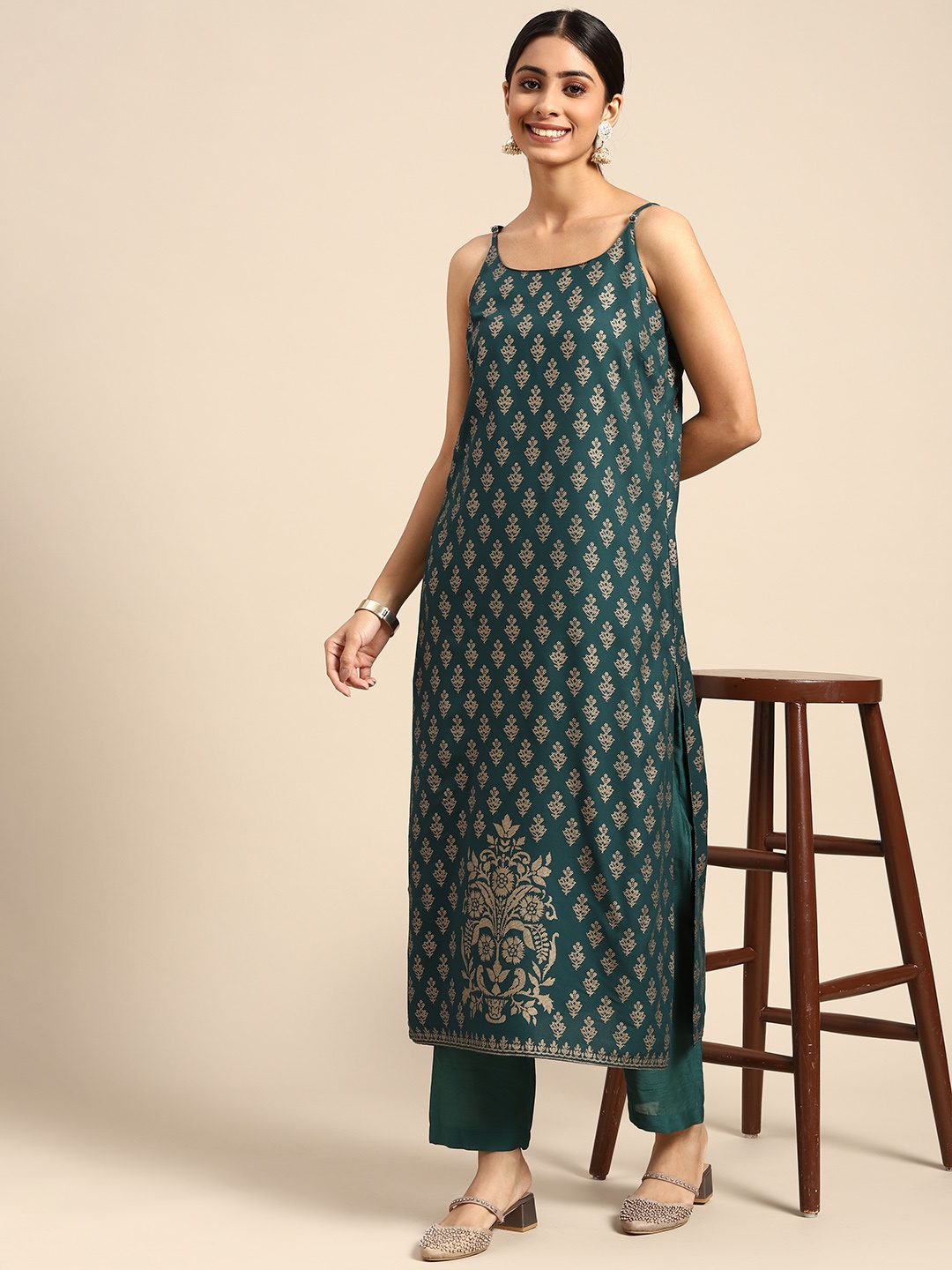 

Sangria Women Green & Gold-Toned Floral Printed Kurta