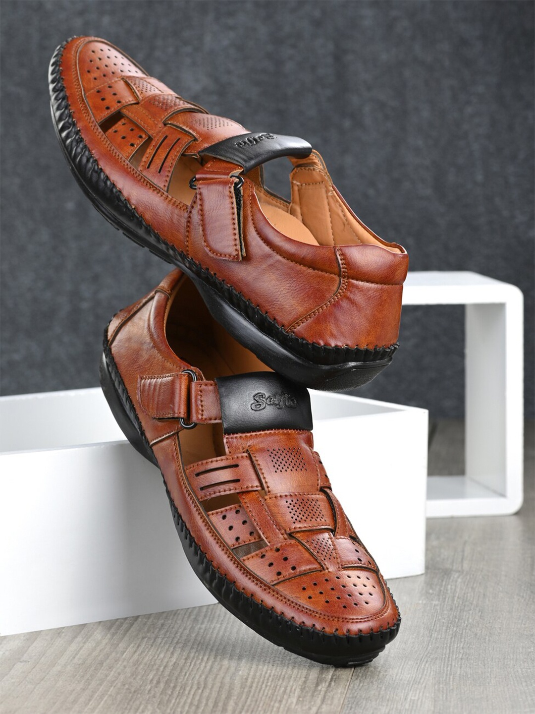 

Absolutee Shoes Men Tan & Black Shoe-Style Sandals