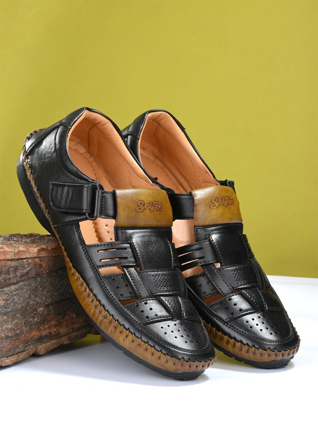 

Absolutee Shoes Men Black & Tan Shoe-Style Sandals