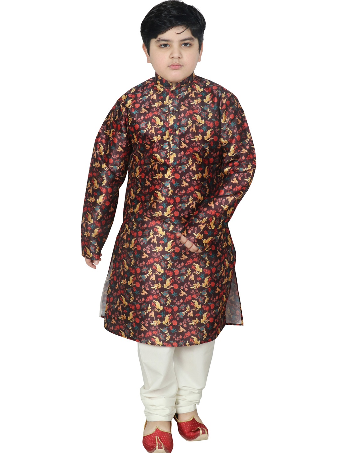 

SG YUVRAJ Boys Black Printed Raw Silk Kurta with Pyjamas