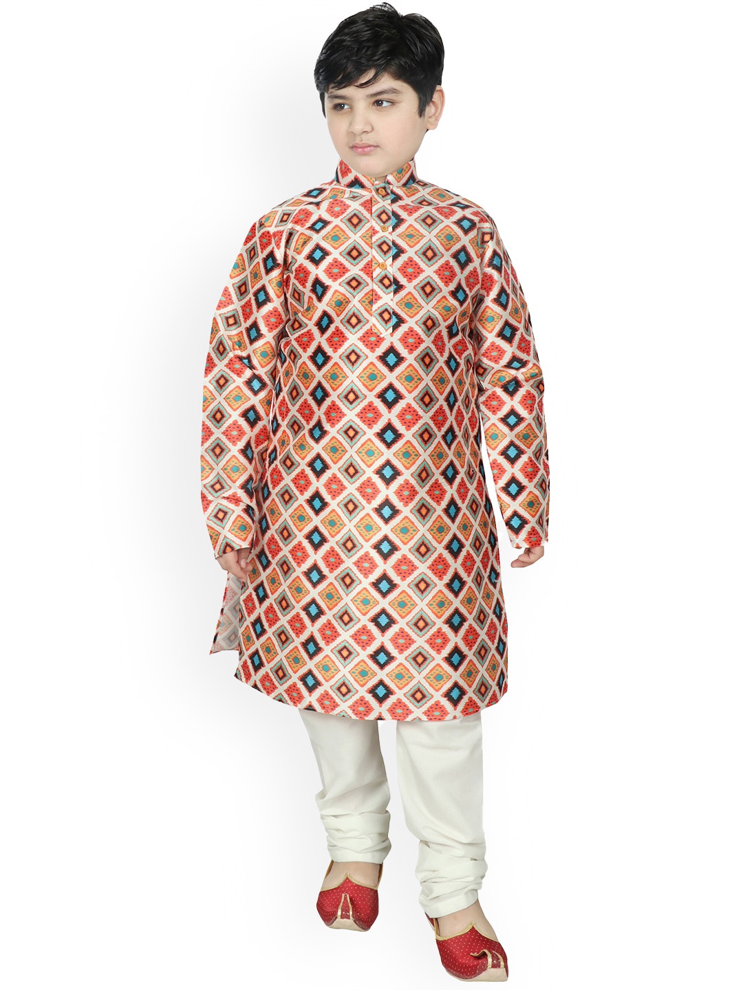 

SG YUVRAJ Teens Boys Cream-Coloured Geometric Printed Raw Silk Kurta with Churidar