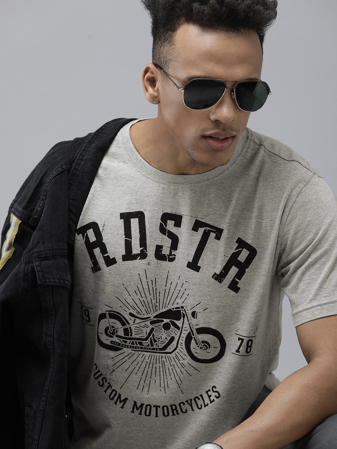 

Roadster Men Grey & Black Biker Printed Pure Cotton T-shirt