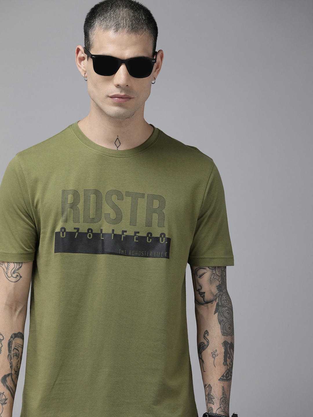 

Roadster Men Olive Green Typography Printed Pure Cotton T-shirt