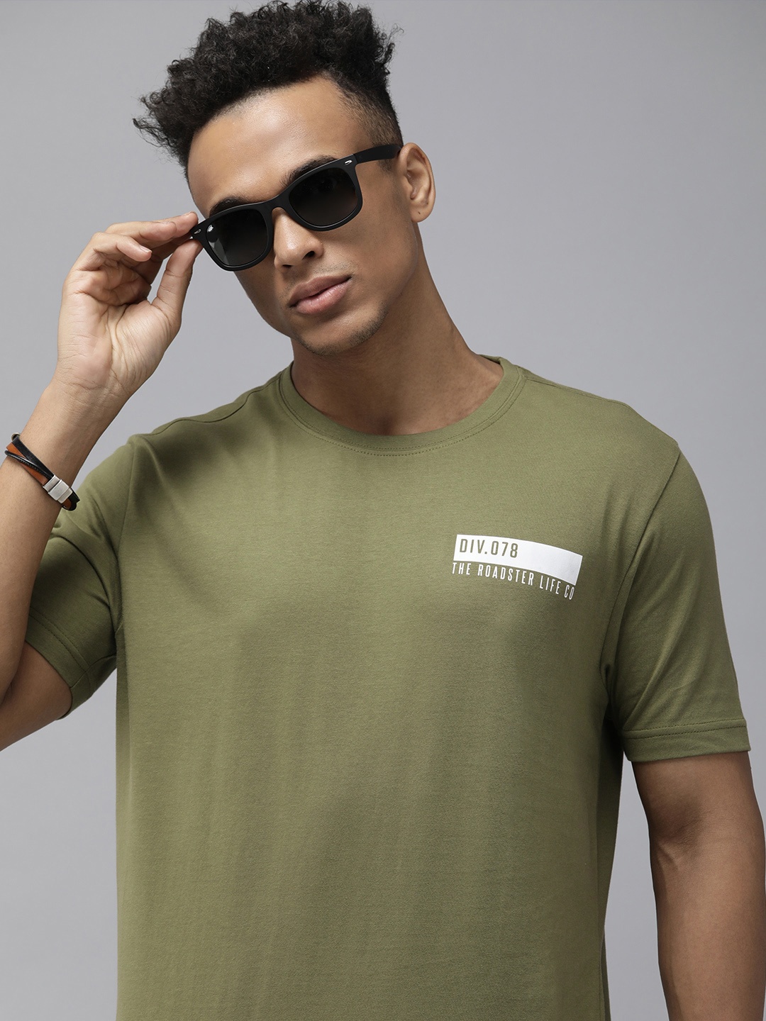 

Roadster Men Olive Green Typography Pure Cotton T-shirt