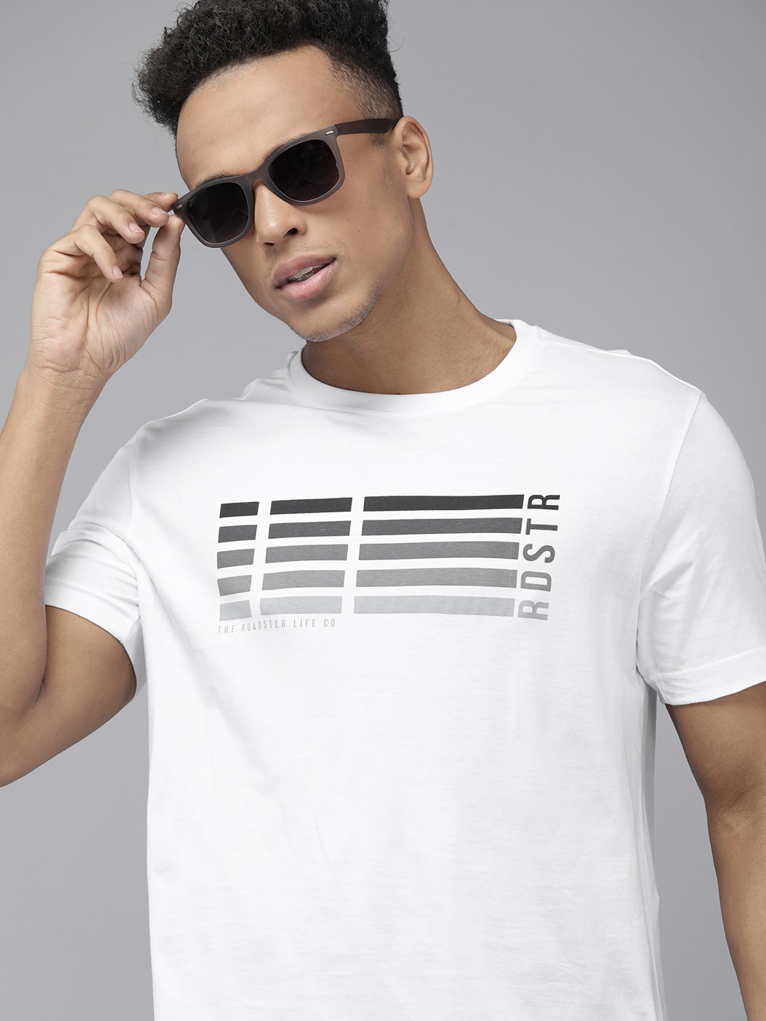 

Roadster Men White Typography Printed Pure Cotton T-shirt