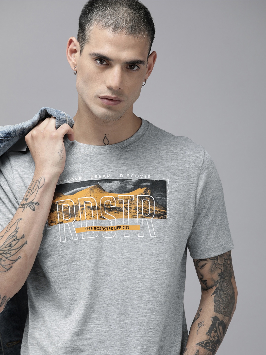 

Roadster Men Grey Printed Pure Cotton T-shirt