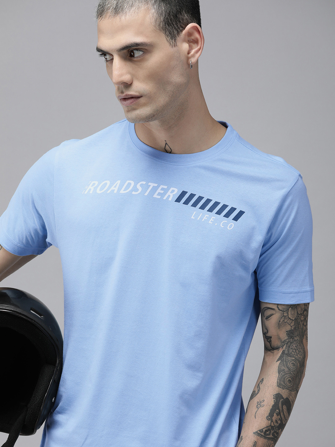 

Roadster Men Blue Typography Printed Pure Cotton T-shirt