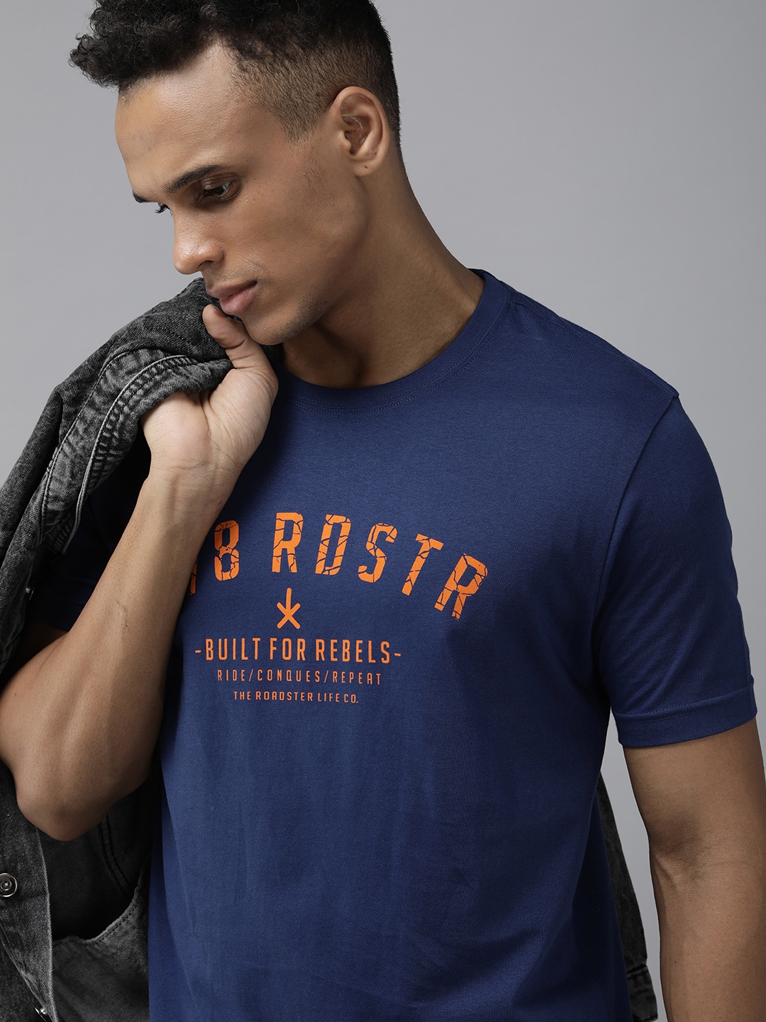 

Roadster Men Navy Blue & Orange Typography Printed Pure Cotton T-shirt