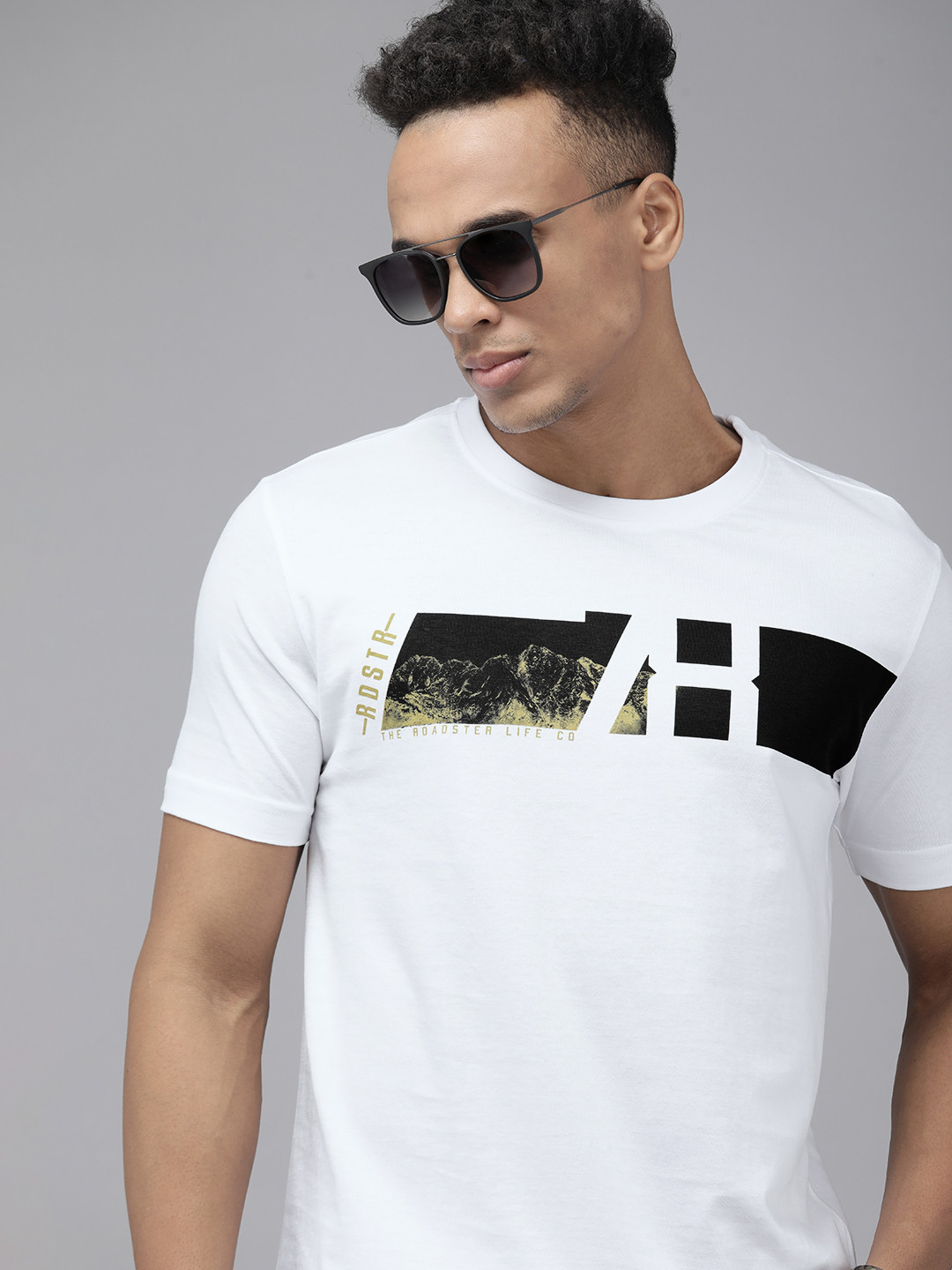 

Roadster Men White & Black Graphic Printed Pure Cotton T-shirt