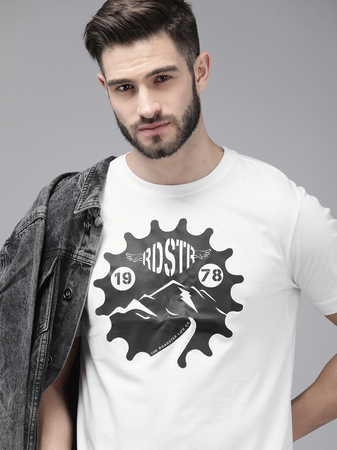 

Roadster Men White & Black Printed Pure Cotton T-shirt