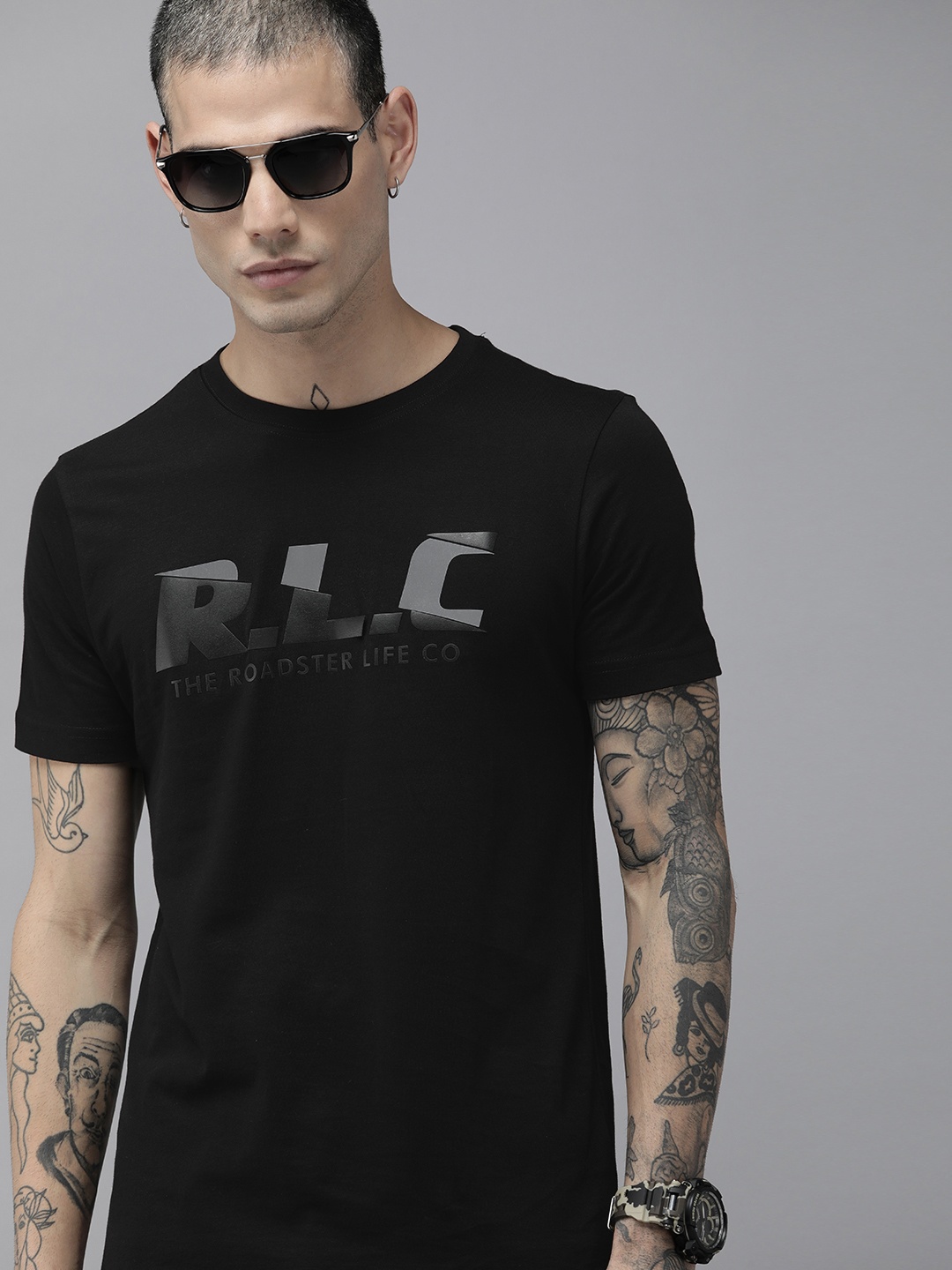 

Roadster Men Black Typography Printed Pure Cotton T-shirt
