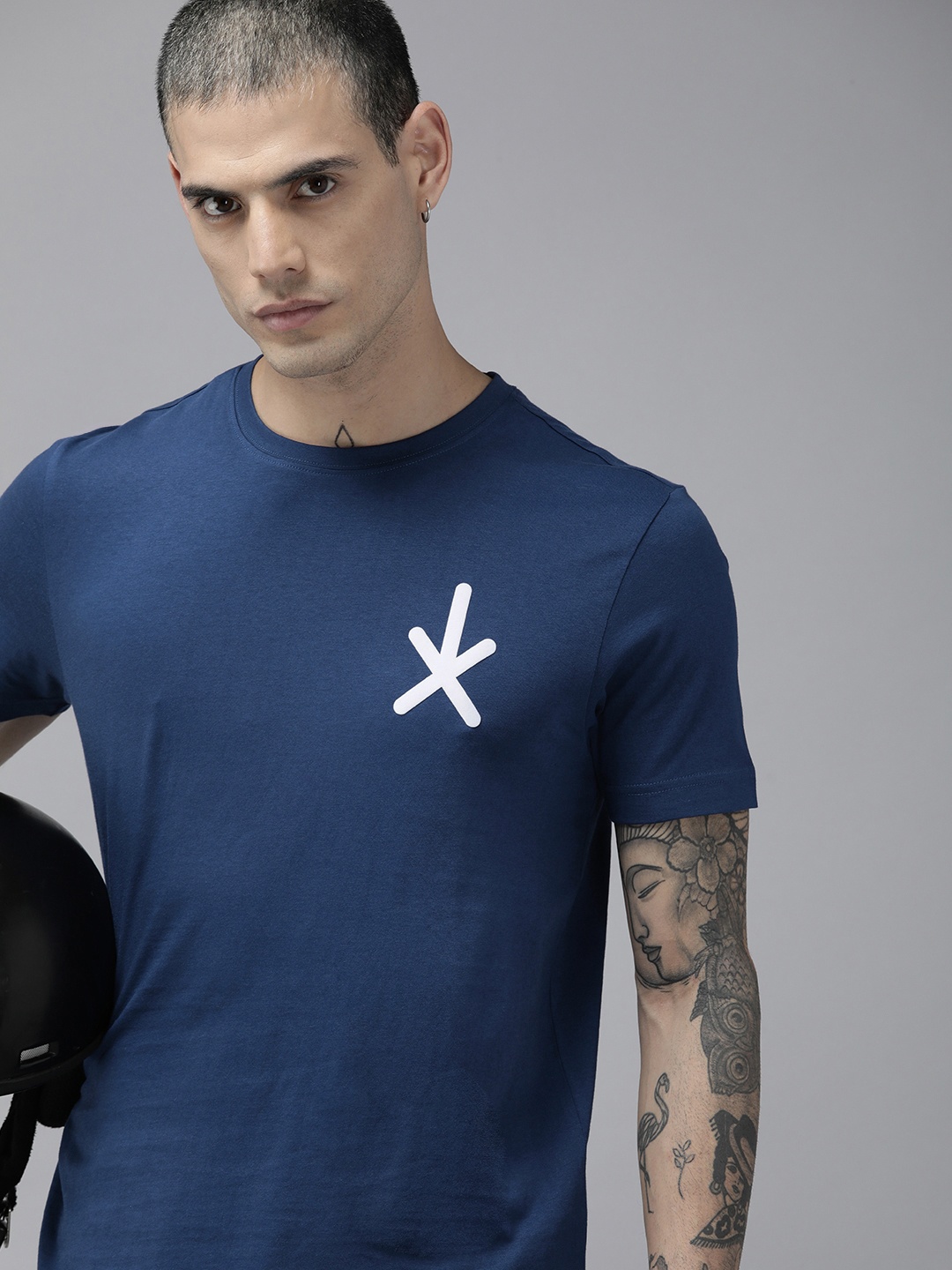 

Roadster Men Navy Blue Pure Cotton Applique T-shirt