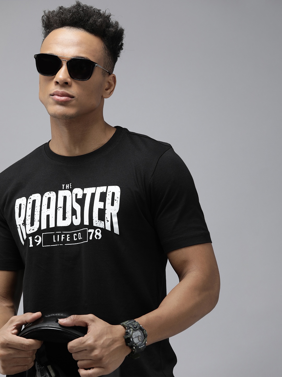 

Roadster Men Black & White Brand Logo Printed Pure Cotton T-shirt