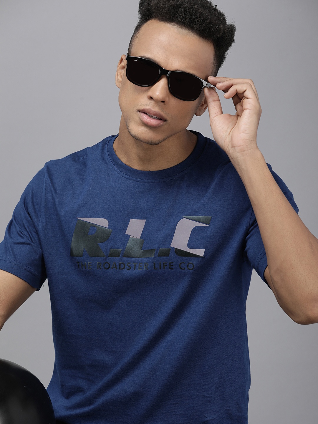 

Roadster Men Navy Blue Typography Printed Pure Cotton T-shirt