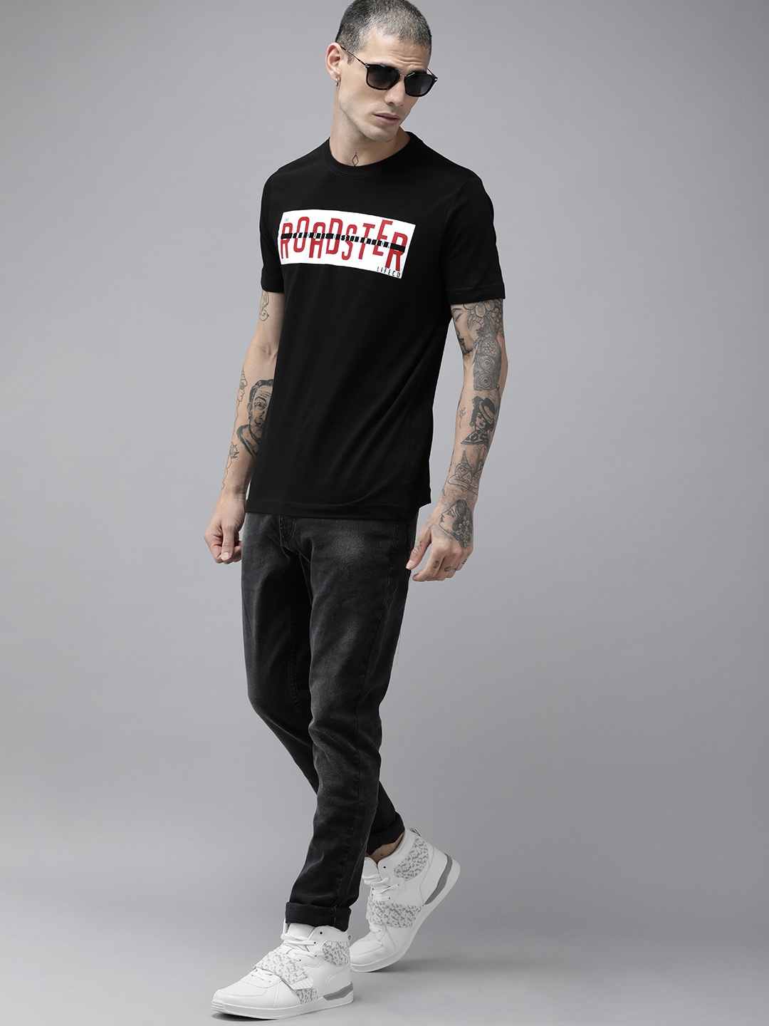 

Roadster Men Black & White Brand Logo Printed Pure Cotton T-shirt