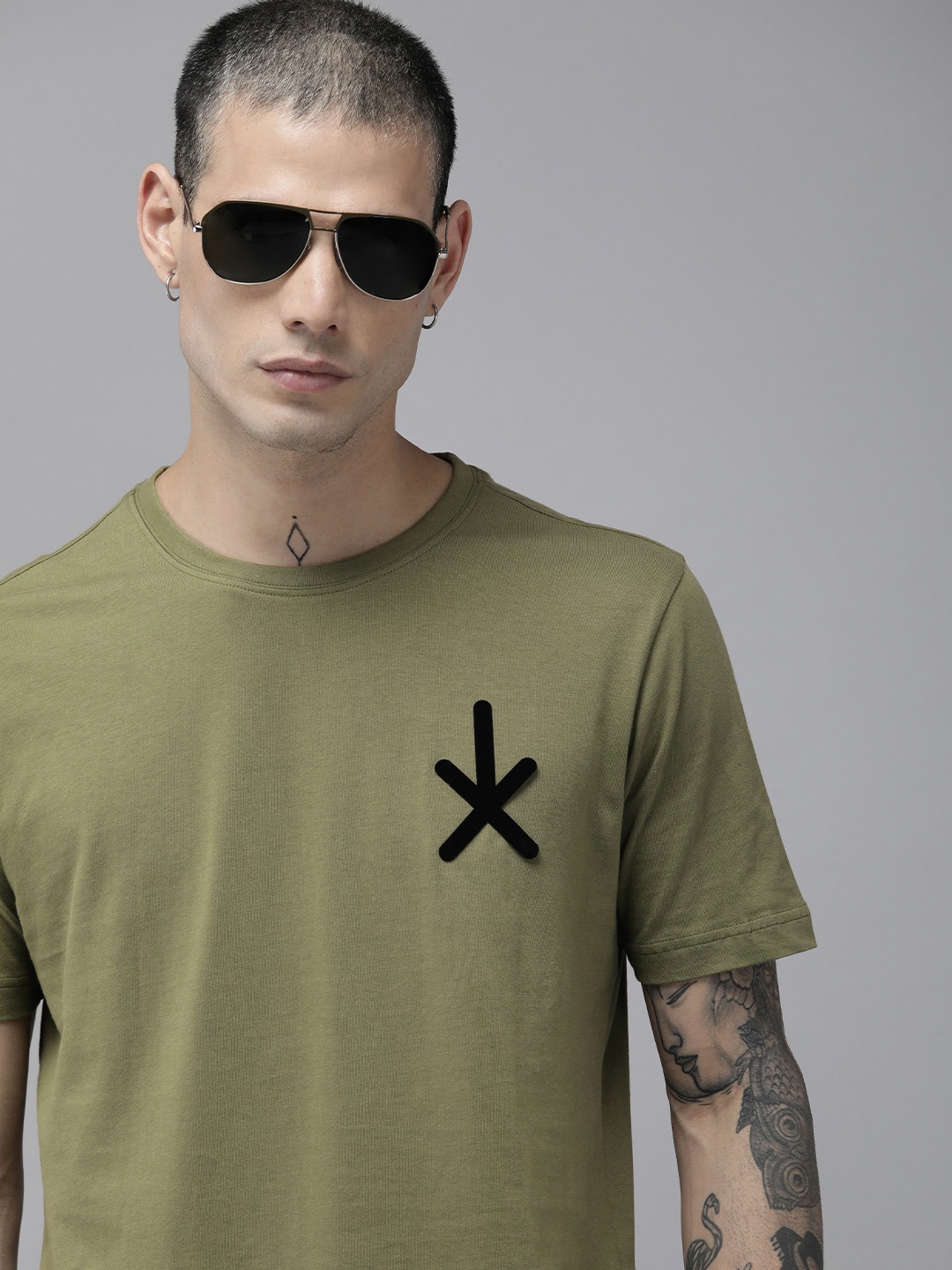 

Roadster Men Olive Green Pure Cotton Applique T-shirt