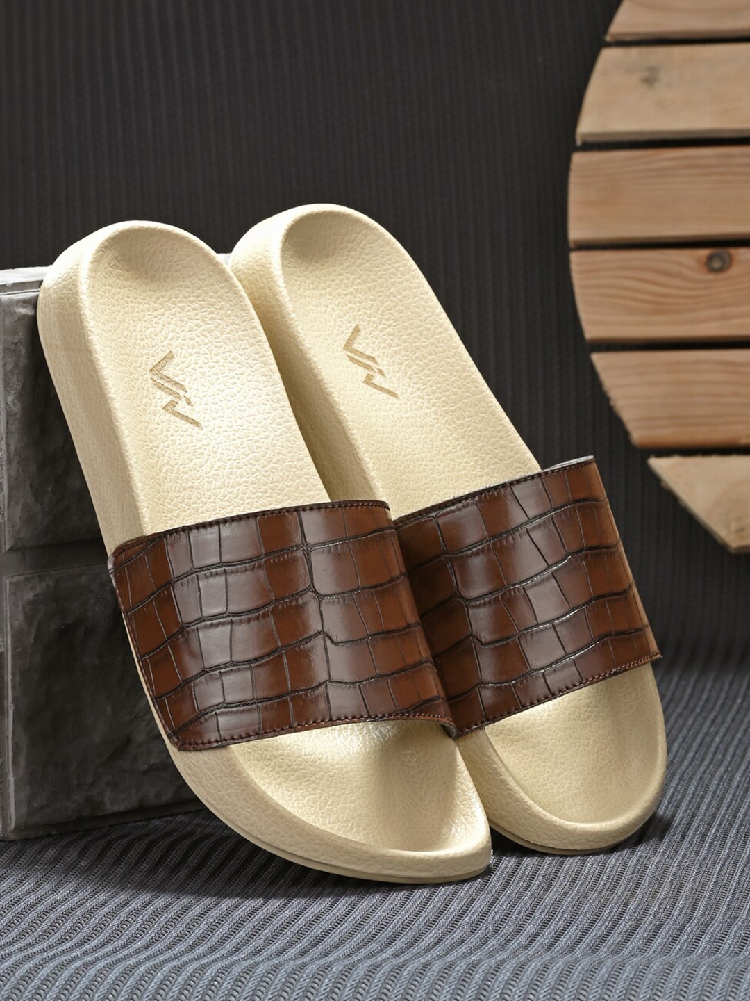 

VIV Men Tan & Brown Sliders