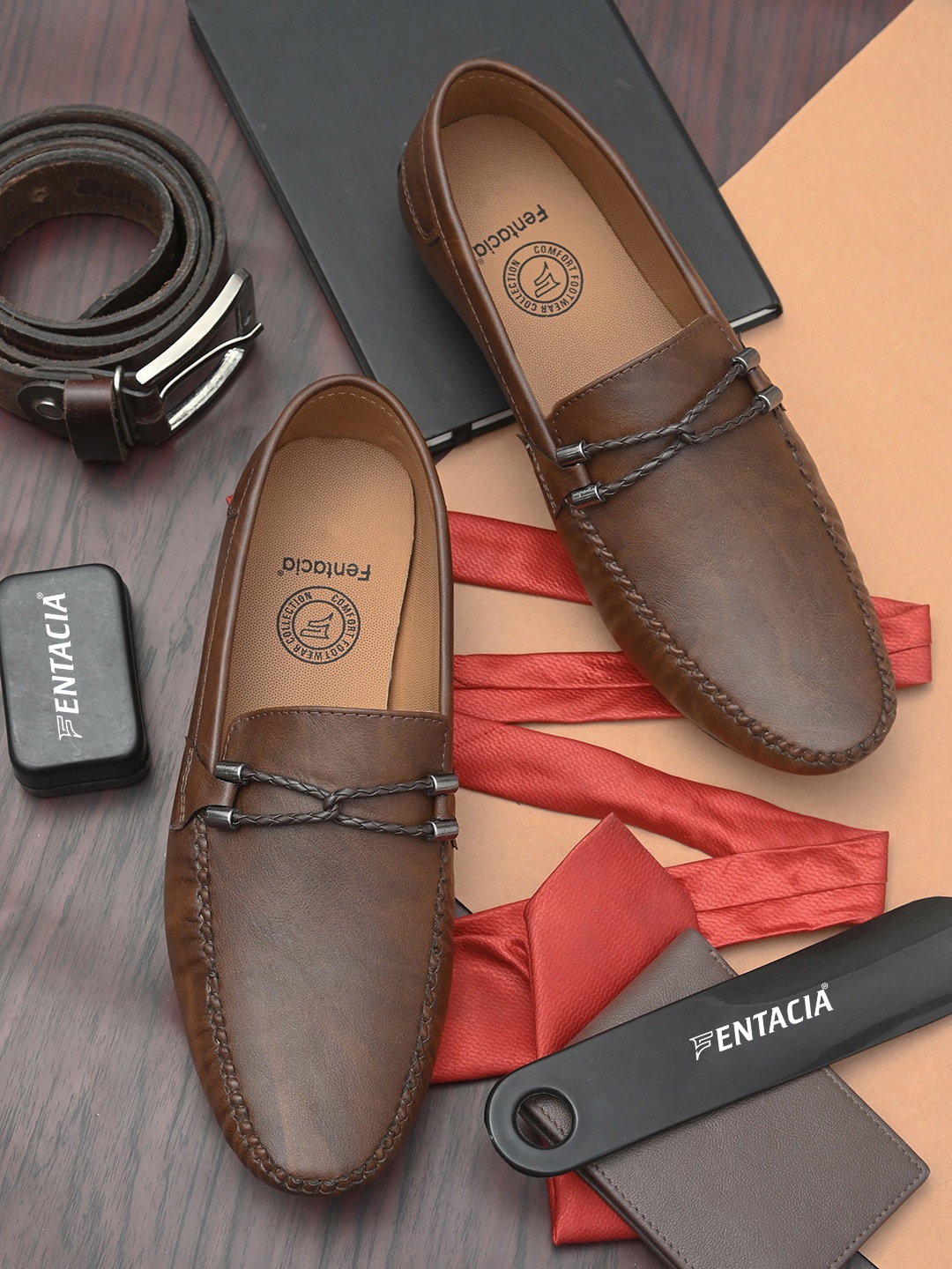 

Fentacia Men Brown Loafers