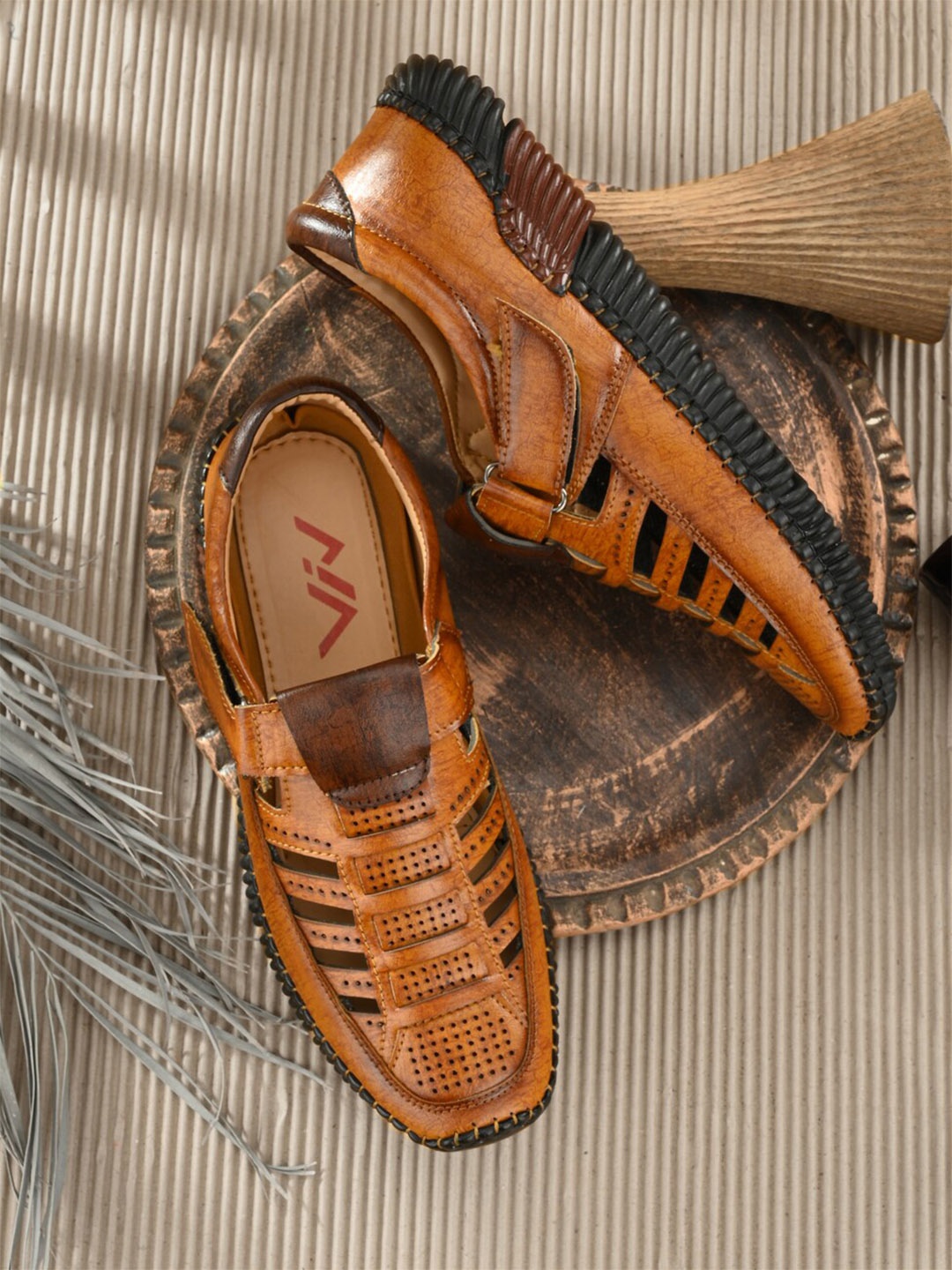 

VIV Men Tan & Black Shoe-Style Sandals