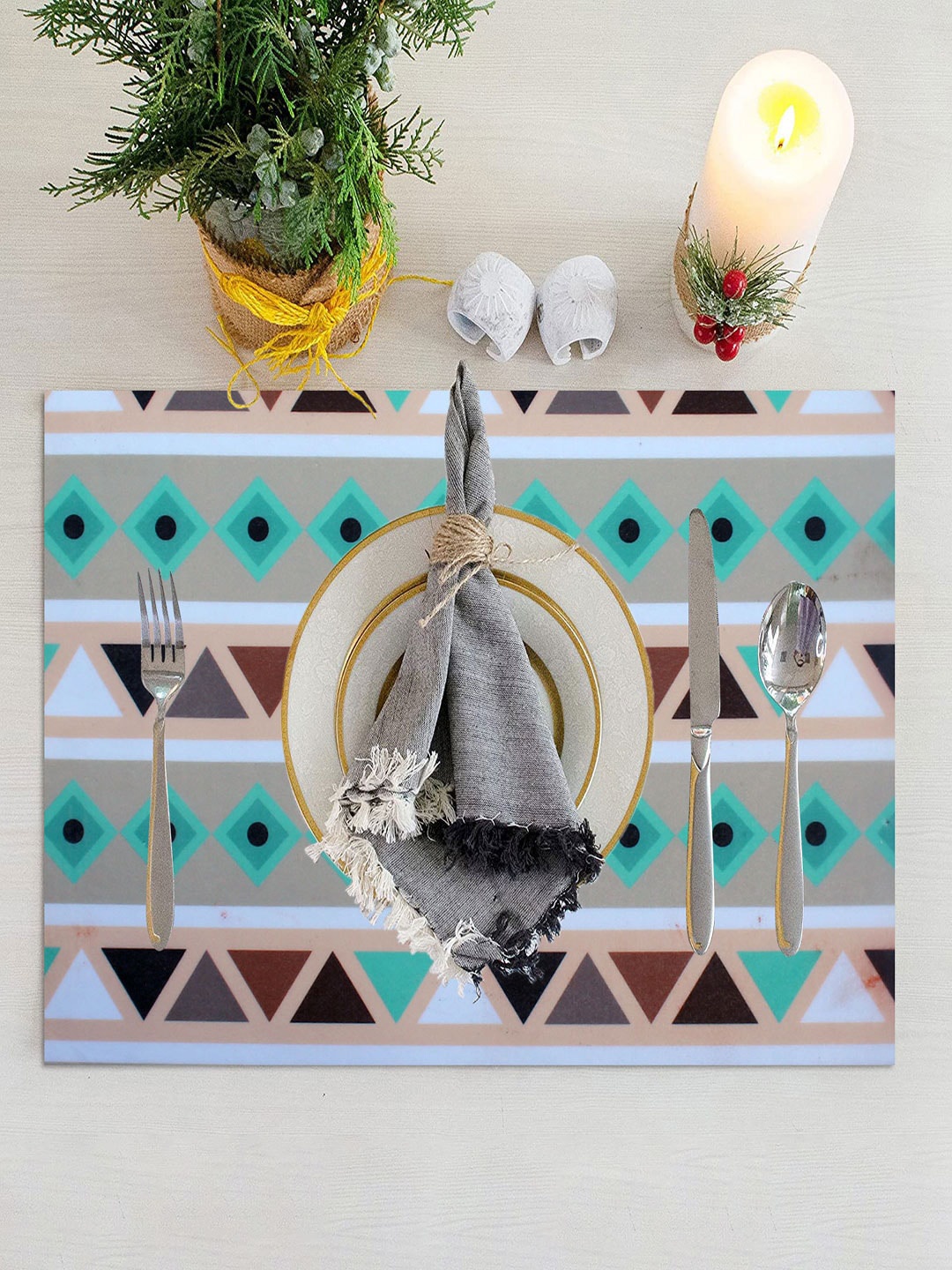 

LUXEHOME INTERNATIONAL Set Of 6 Beige & Green Geometric Rubber Non Slip Table Placemats