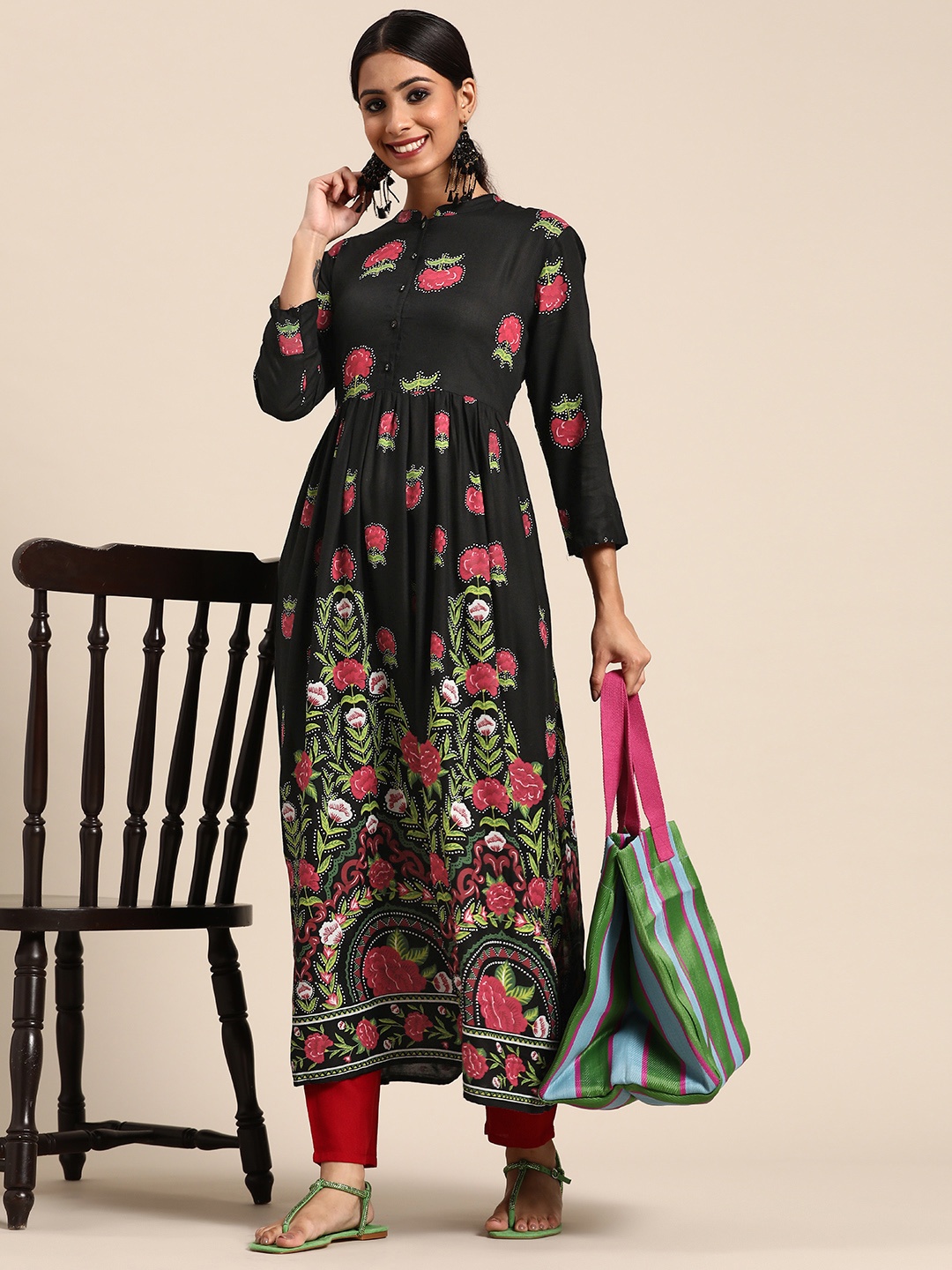 

Sangria Women Black & Red Floral Printed Kurta