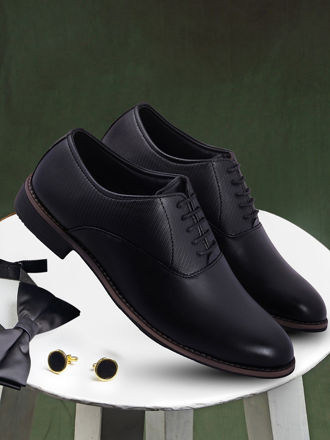 

Longwalk Men Black Solid Oxfords Formal Shoes
