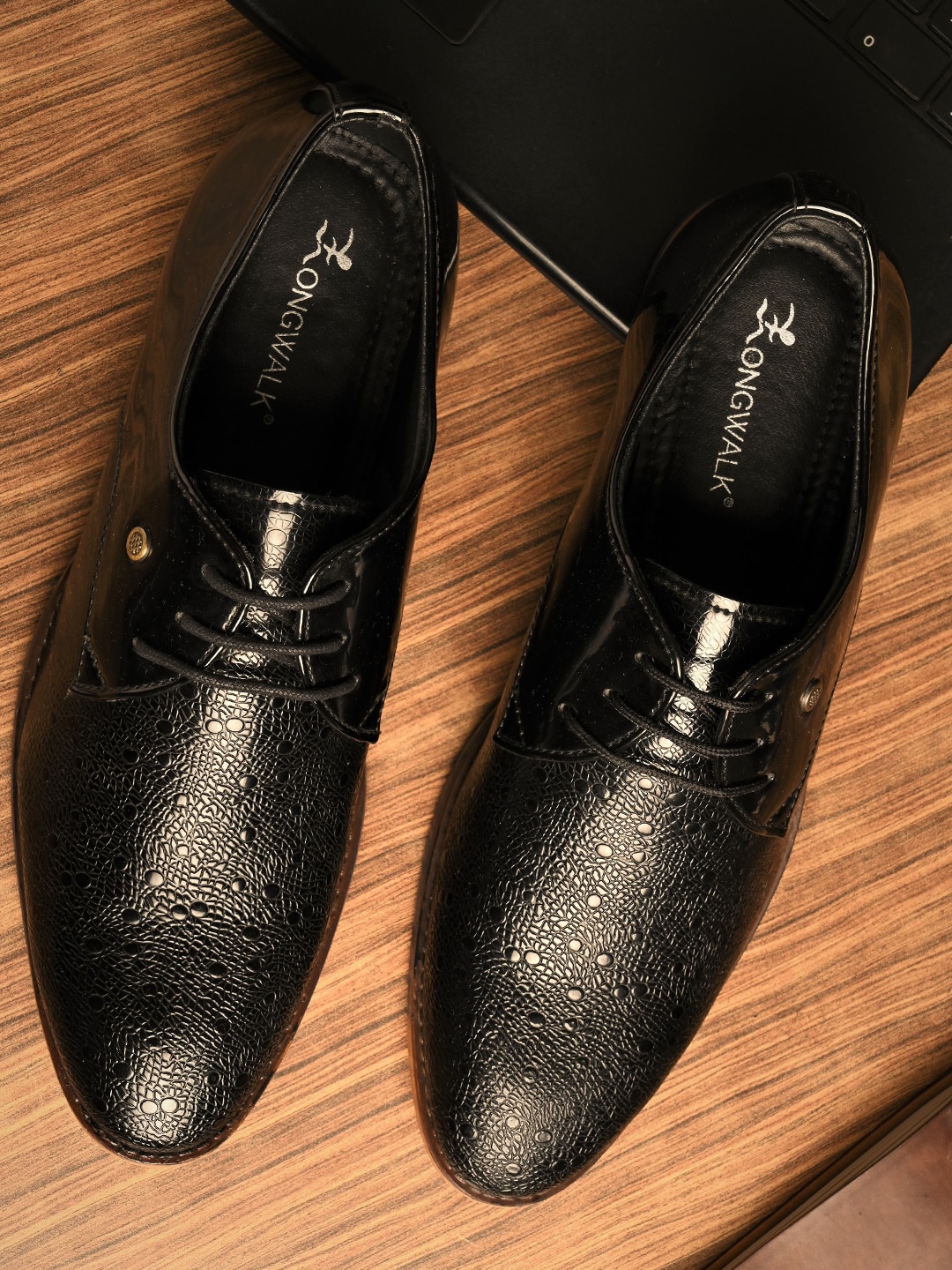 

Longwalk Men Black Textured Formal Oxford