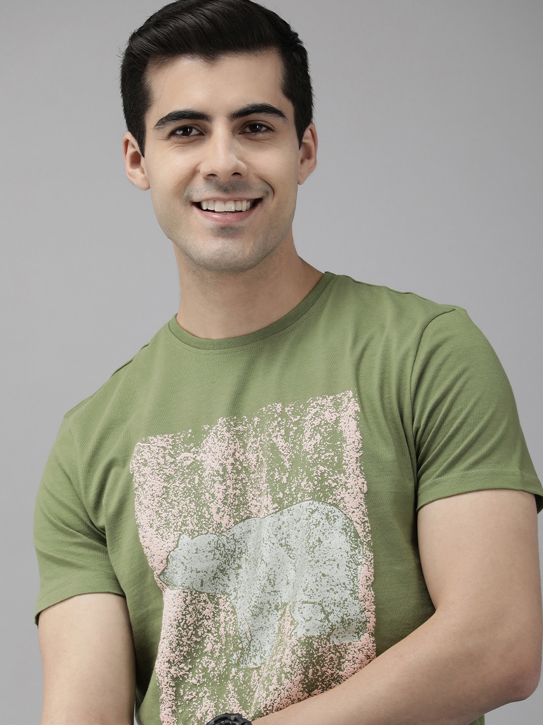 

THE BEAR HOUSE Ardor Edition Men Olive Green & Peach-Coloured Pure Cotton Slim Fit T-shirt