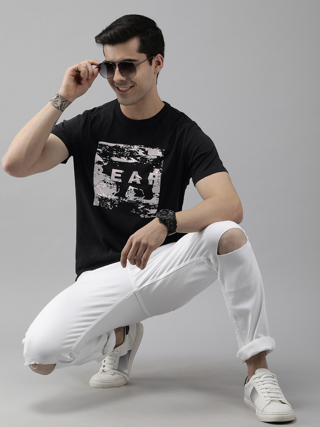 

THE BEAR HOUSE Ardor Edition Men Black & White Printed Pure Cotton Slim Fit T-shirt