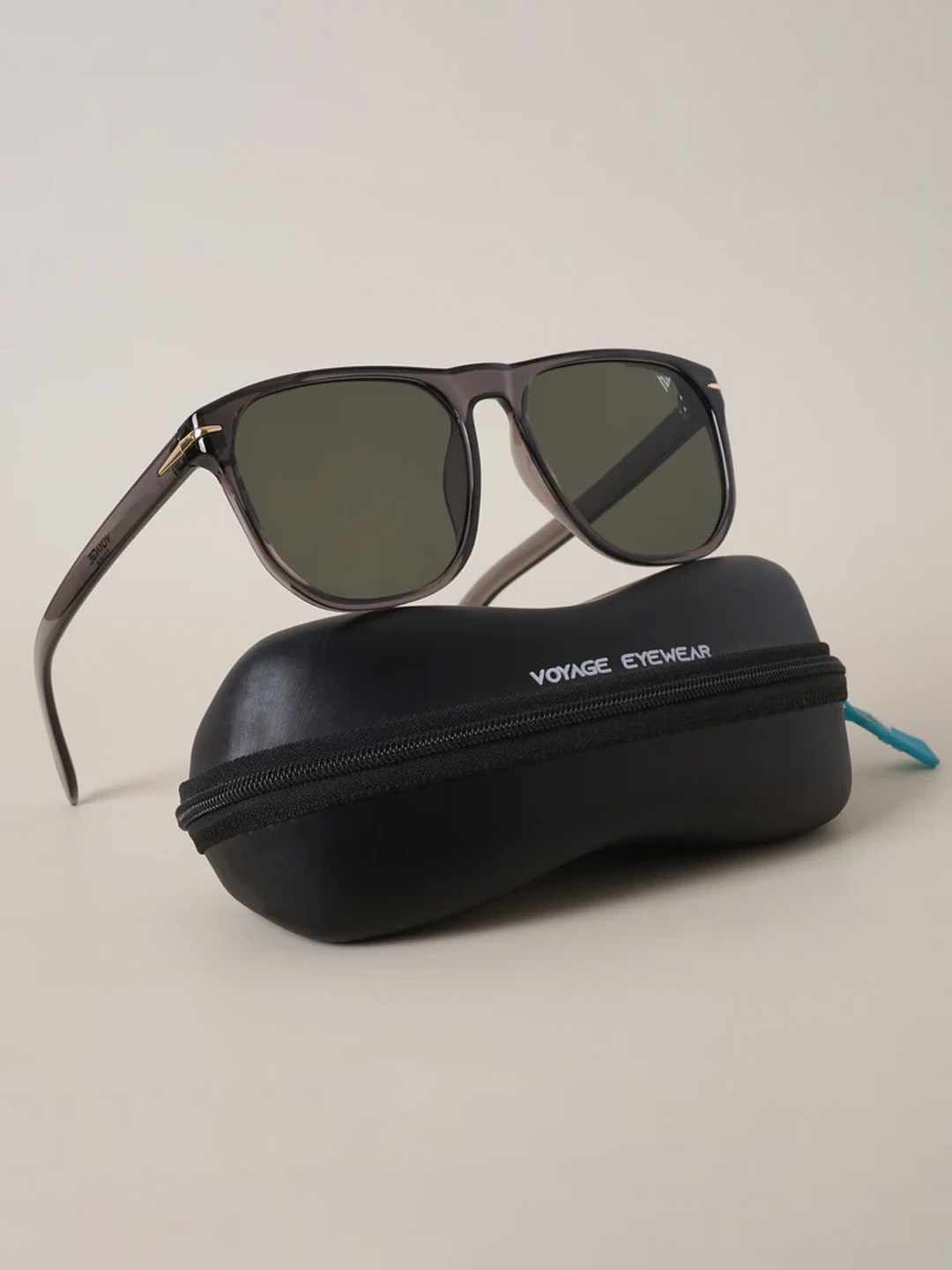 

Voyage Unisex Green Lens & Gunmetal-Toned Wayfarer UV Protected Lens Sunglasses