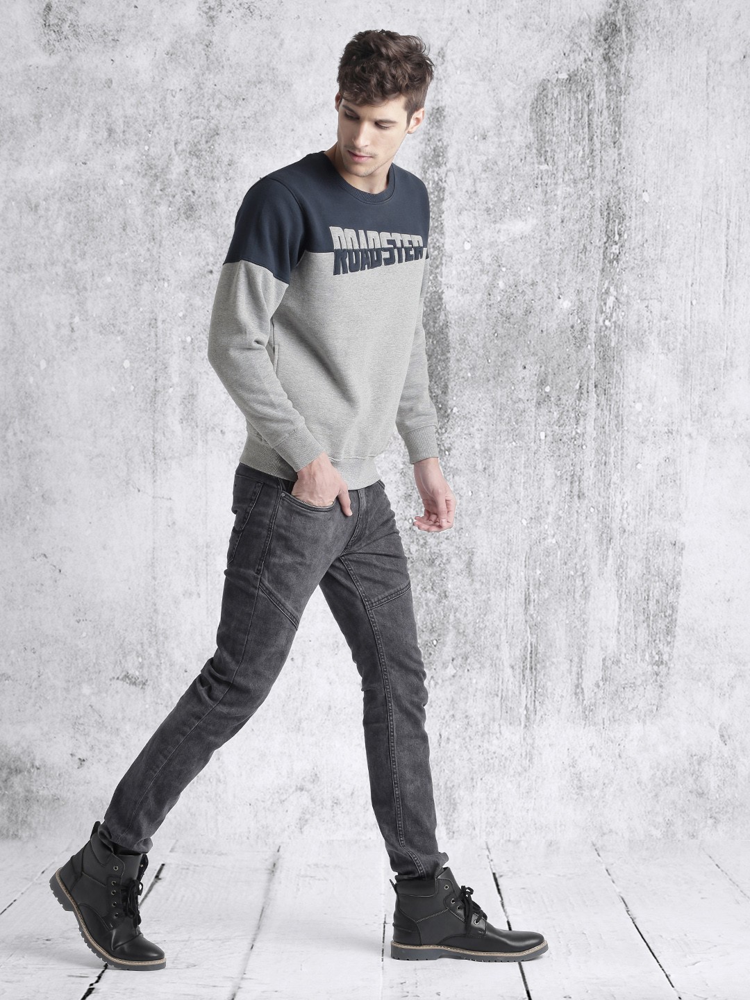 

Roadster Men Grey Melange Self-Design Sweatshirt