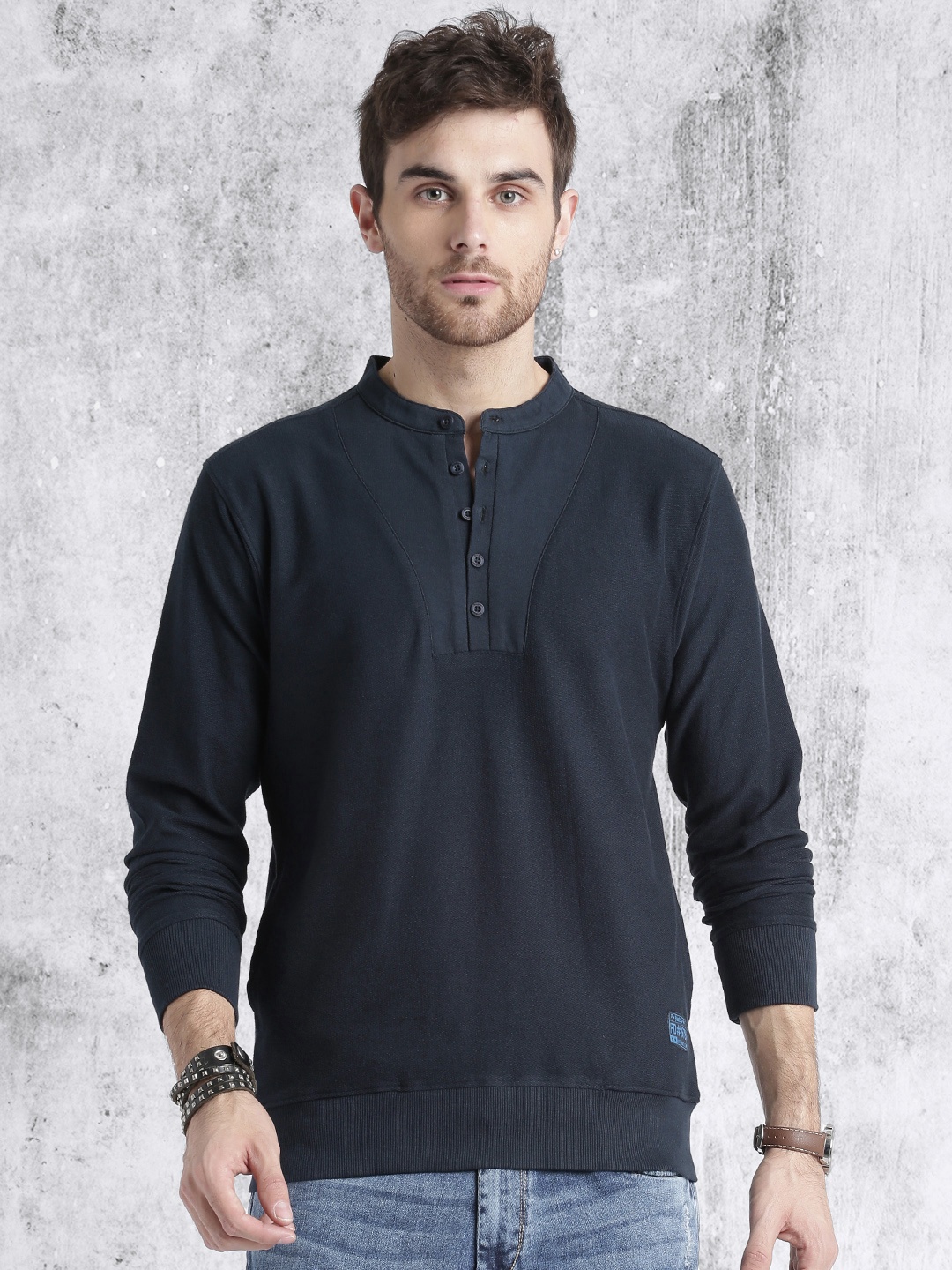 

Roadster Men Navy Solid Sweatshirt, Navy blue