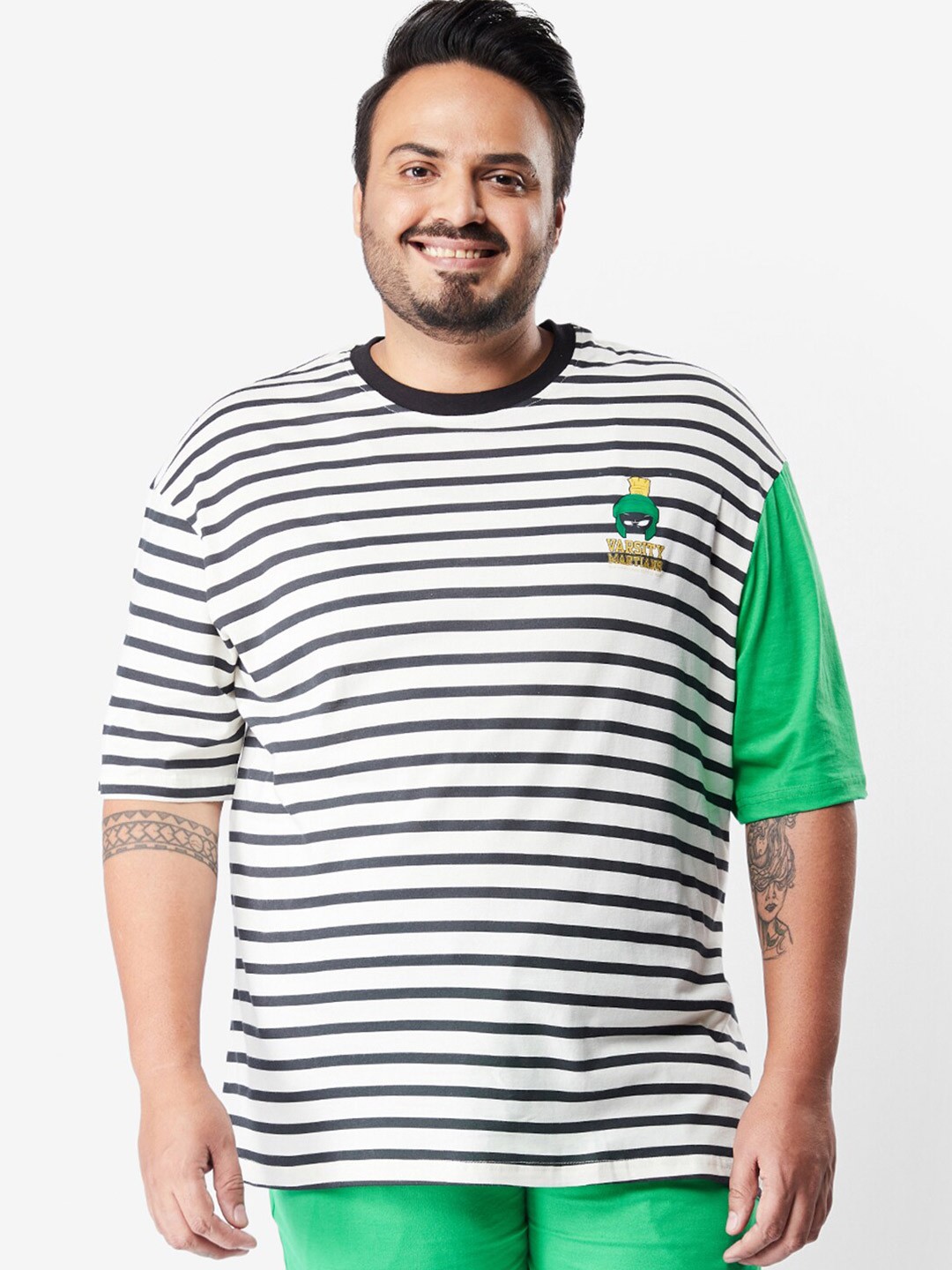 

Bewakoof Plus Men White & Black Striped Drop-Shoulder Sleeves Loose T-shirt